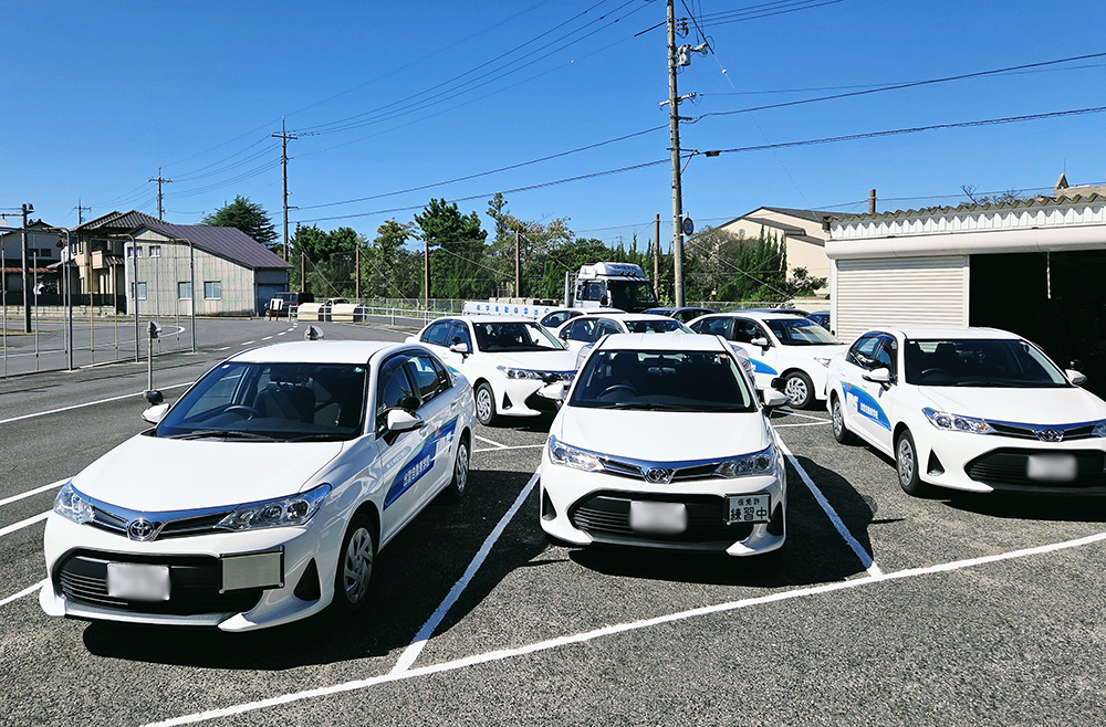最新の教習車両　指導員が丁寧にサポートいたします