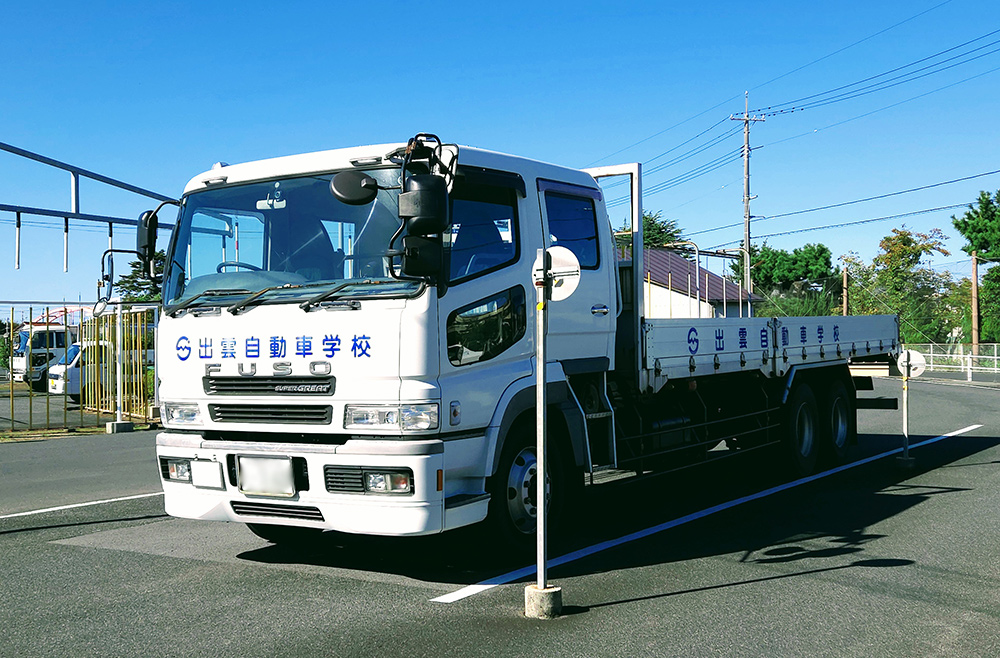 大型自動車その他に中型自動車、大型特殊自動車も取り揃えております